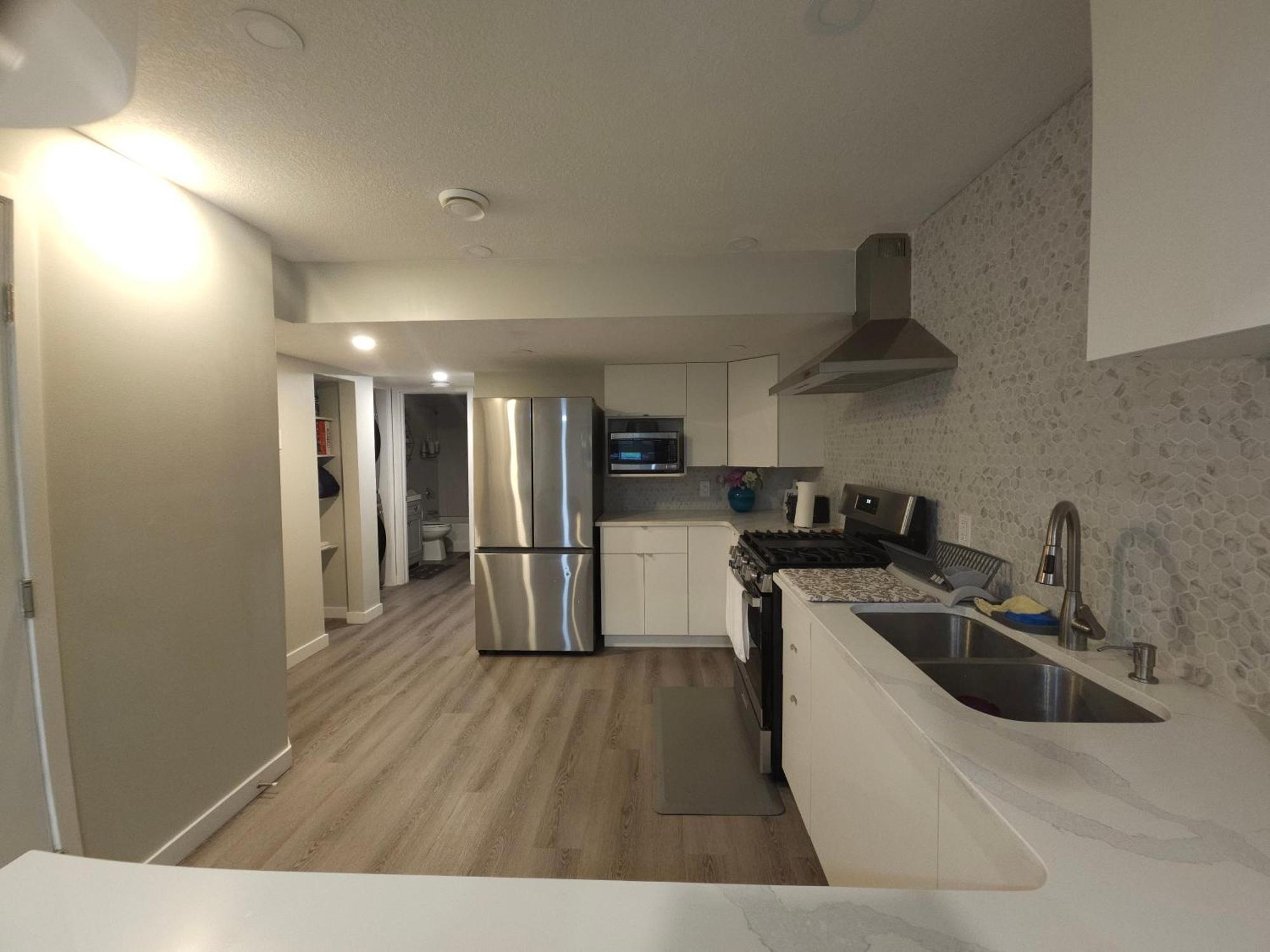 Cozy 2 Bedroom Suite, Queen Beds, Near The Airport Edmonton Exterior photo
