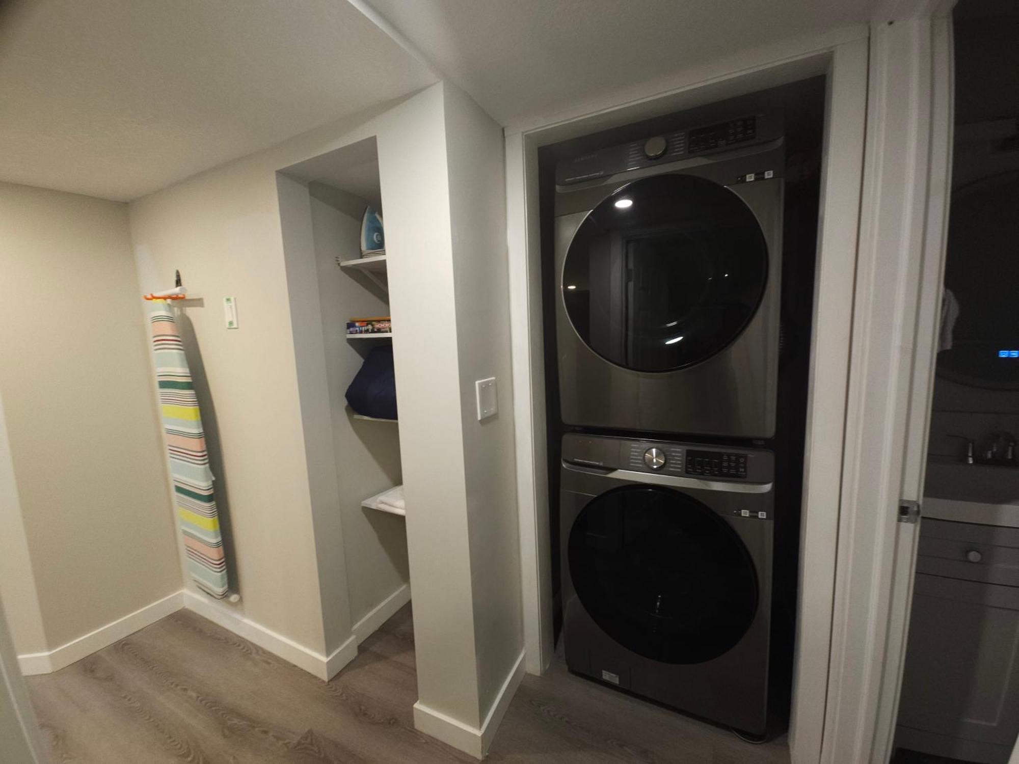Cozy 2 Bedroom Suite, Queen Beds, Near The Airport Edmonton Exterior photo