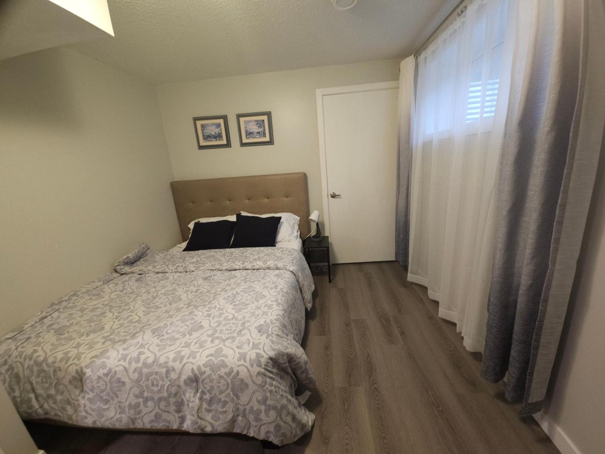 Cozy 2 Bedroom Suite, Queen Beds, Near The Airport Edmonton Exterior photo