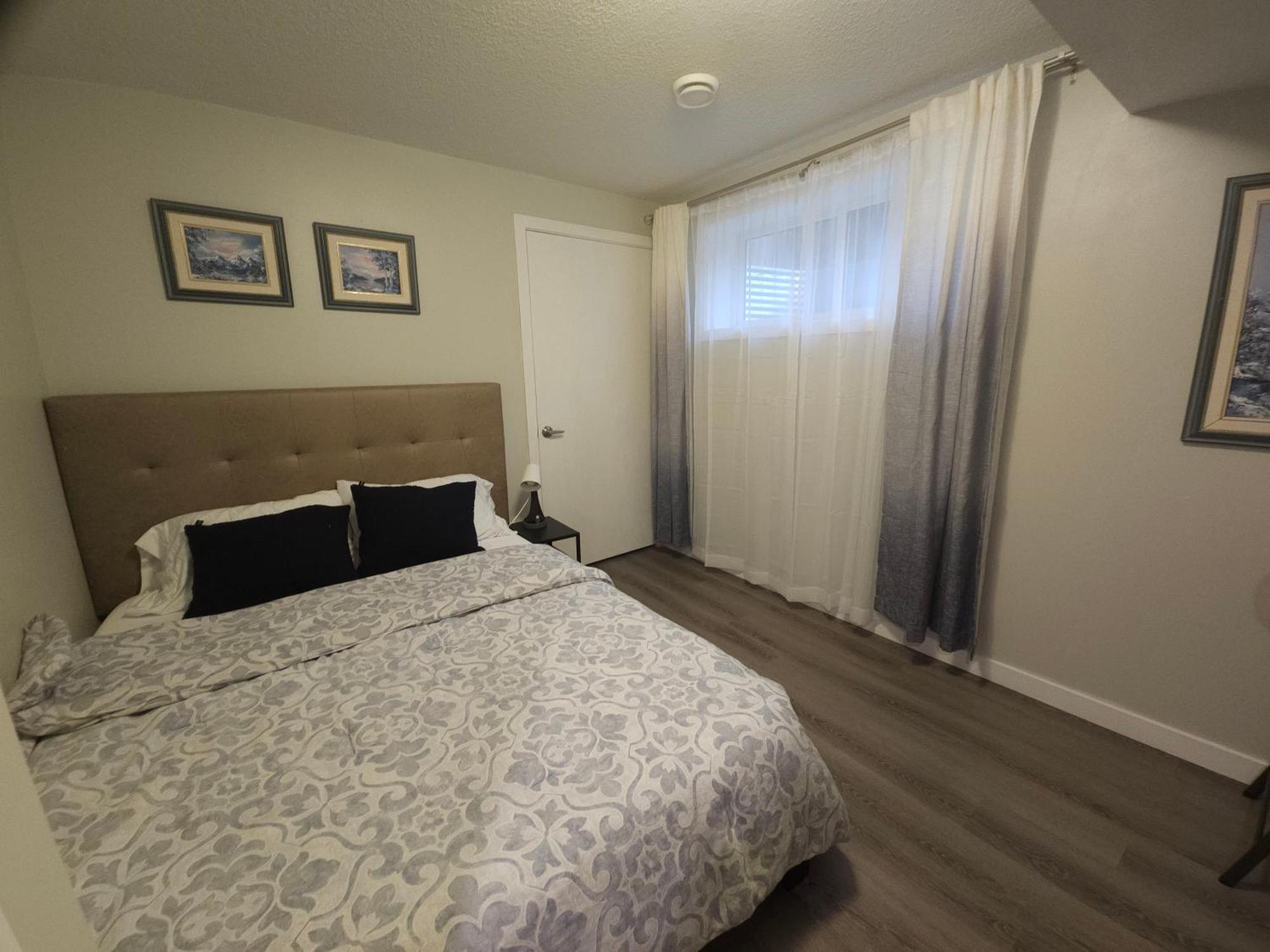 Cozy 2 Bedroom Suite, Queen Beds, Near The Airport Edmonton Exterior photo