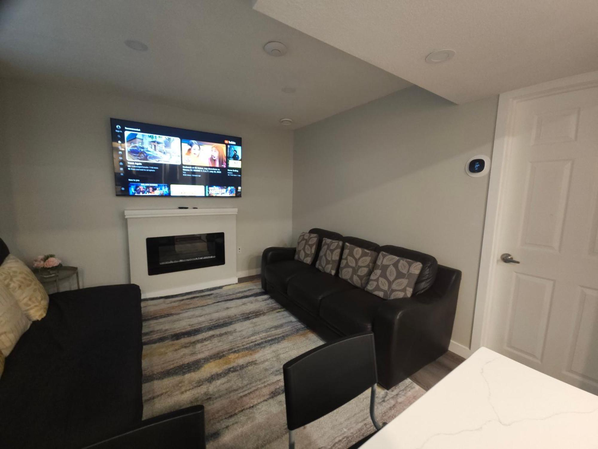 Cozy 2 Bedroom Suite, Queen Beds, Near The Airport Edmonton Exterior photo