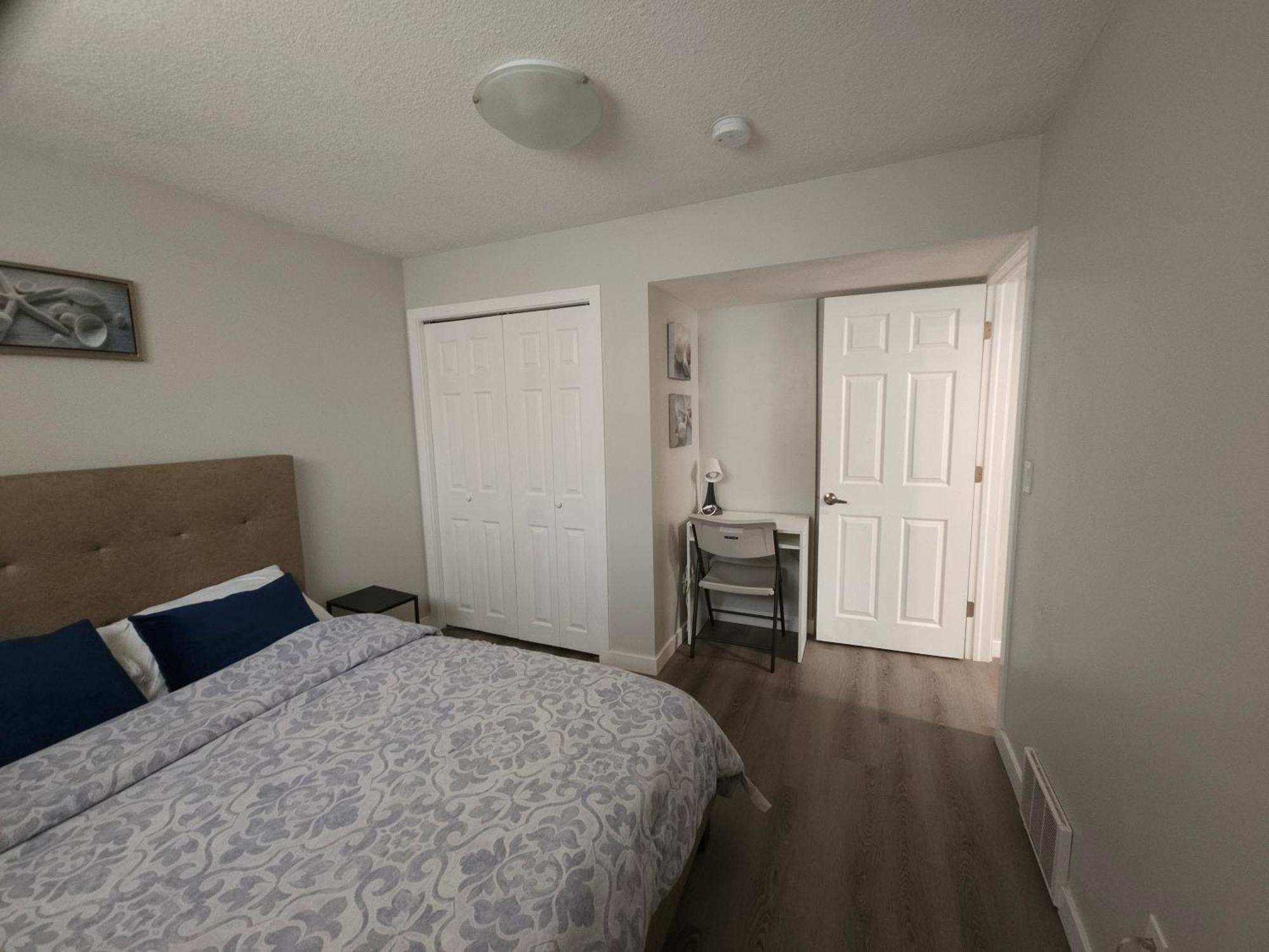 Cozy 2 Bedroom Suite, Queen Beds, Near The Airport Edmonton Exterior photo