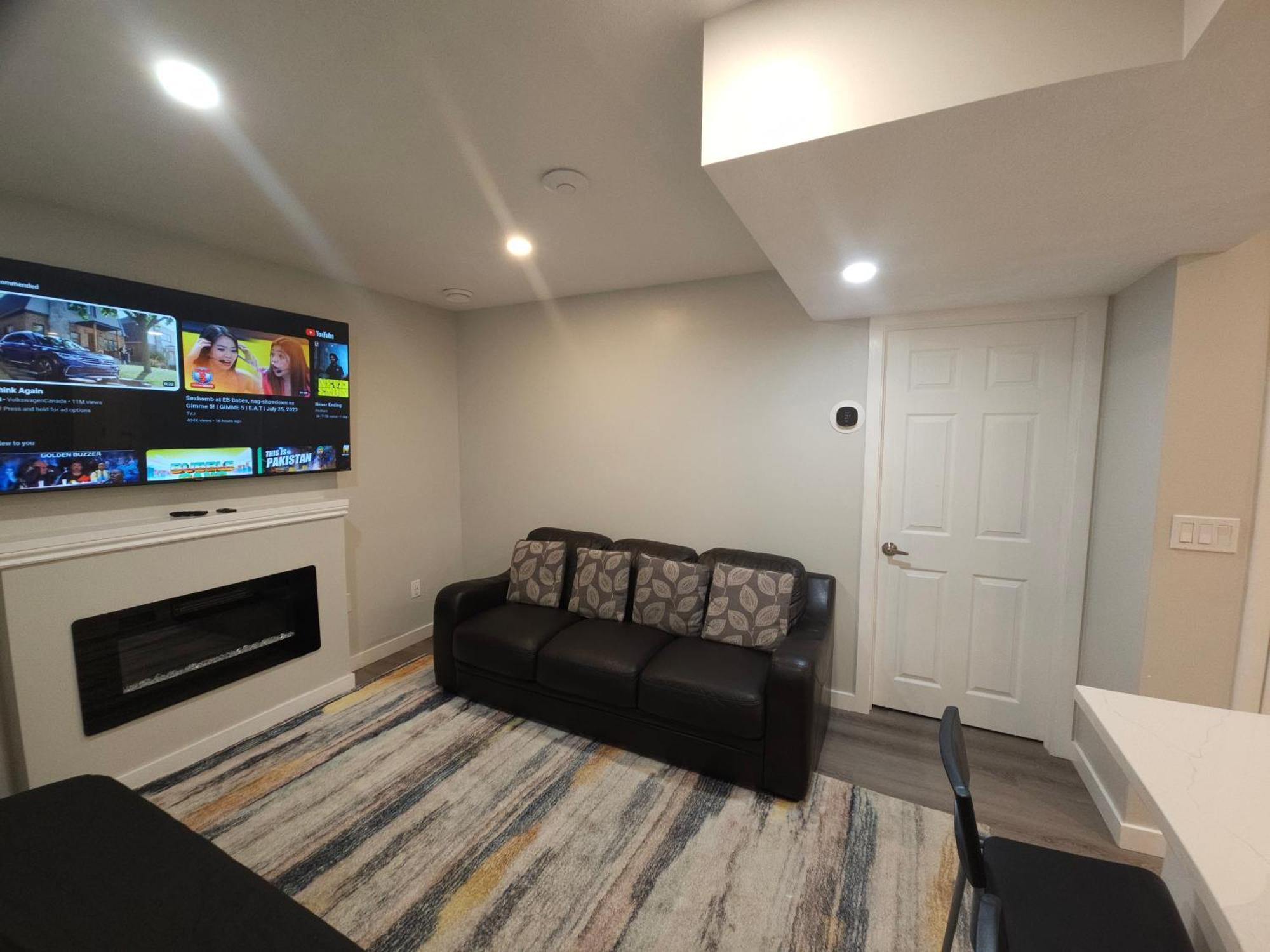 Cozy 2 Bedroom Suite, Queen Beds, Near The Airport Edmonton Exterior photo