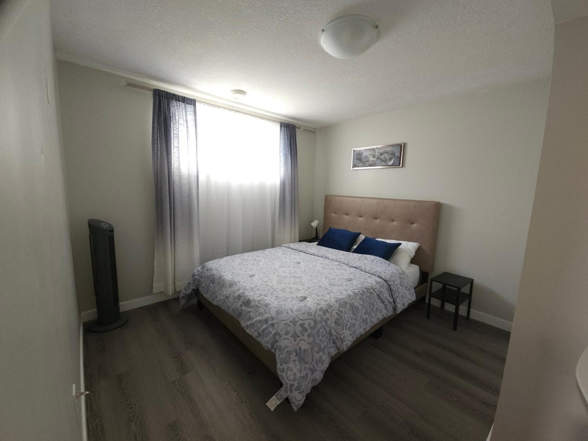 Cozy 2 Bedroom Suite, Queen Beds, Near The Airport Edmonton Exterior photo